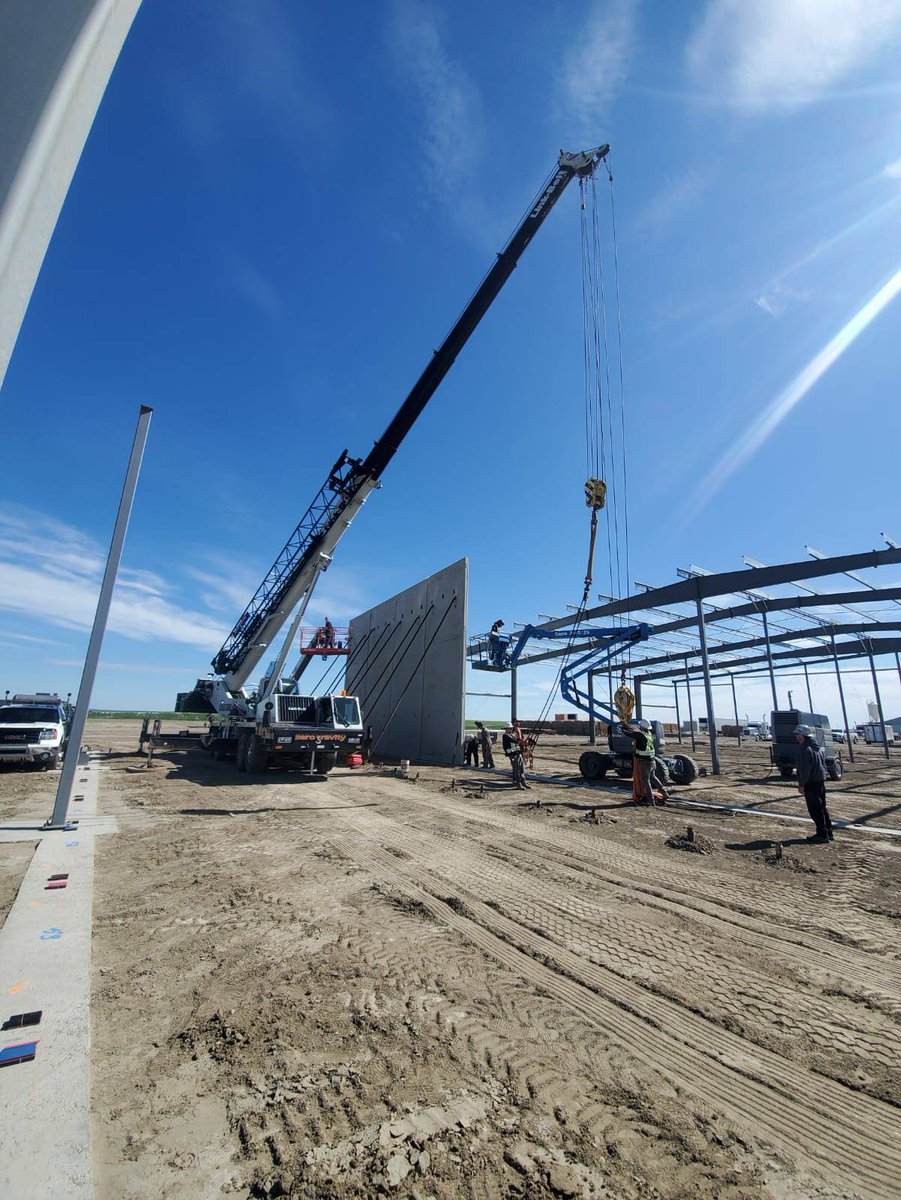WestcoLtd's tweet photo. Rain or Shine it's up on time!!!!!
Impressive work done by the boys this week.
#designbuildbetter #construction #ibuildalberta #buildit #concrete #agriculture #newproject #steelerection #zerogravity #structures #sumerlandcolony https://t.co/uq1eAUVfQy