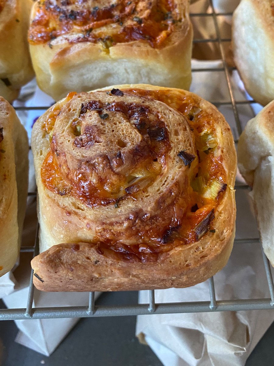 DaintyMonkey's tweet image. Fergassa rolls went out to customers this week. Cheese, onion, garlic in a soft bread dough. What’s not to love?! I had extra dough so I used baking rings to form some.  I like the square but the round seems a little more...dainty! 😂
#Edinburgh #microbakery #breadsperiment