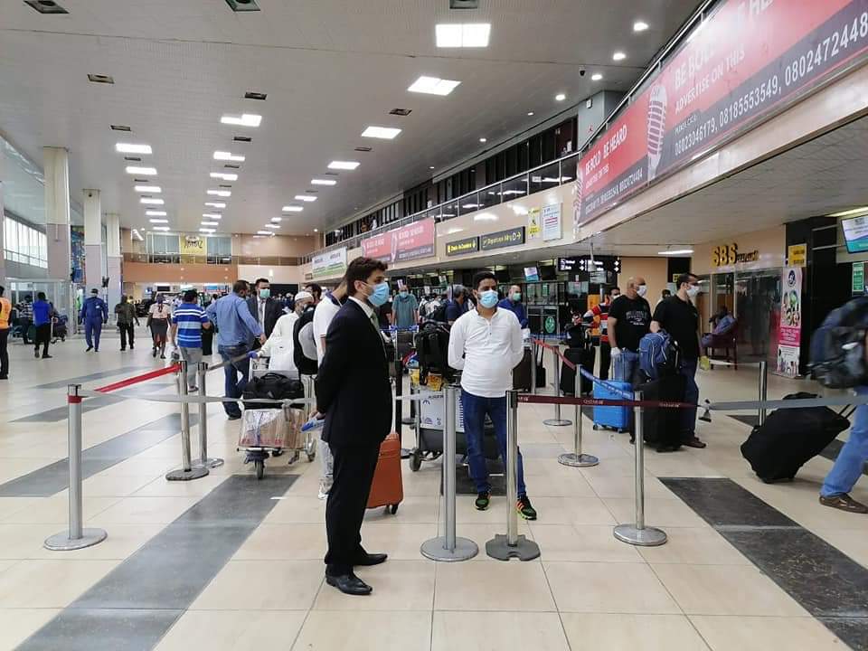 Pk_TradeNigeria's tweet photo. #HIGHCOMMISSIONOF🇵🇰 IN NIGERIA arranged a chartered flight for 88 #strandedPakistanis in #Abuja &#Lagos.(H.E) #HighCommissioner of 🇵🇰 and his team see-0ff all the pakistanis.The charterd flight has landed safely in Pakistan.
@dev9_ @razak_dawood @ansukhera
@PakUSTrade https://t.co/pNKNGa8Lld