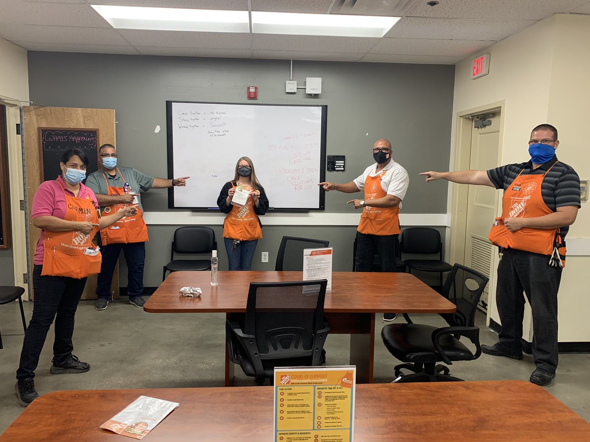 Recognizing three associates @ 261 for safety, keeping our customers and associates safe. And for the ASDS being a servant leader during these trying times. This is also her 60th badge now a Diamond!!!!@Cff025Fines <a href="/HeldieRodriguez/">Heldie R</a> <a href="/thdkwalk/">Kurt Walker</a> @LuisMontalvo261 <a href="/HD_Tony263/">Tony Gandolfo</a>