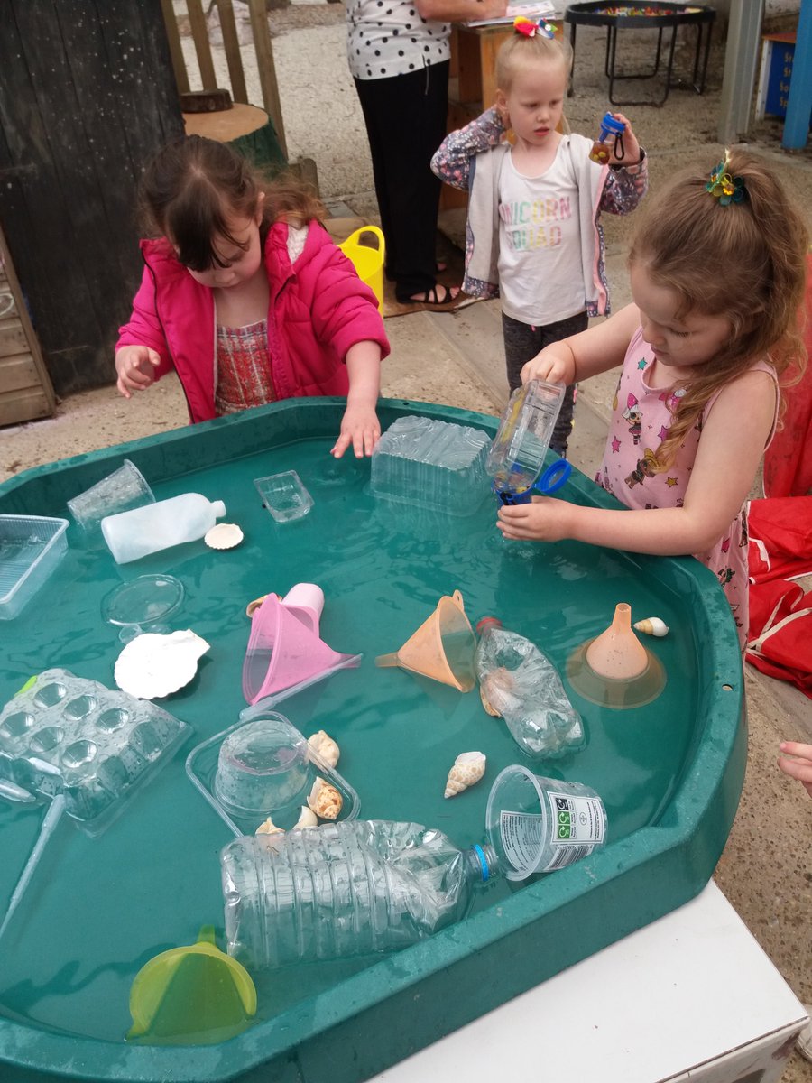 LordswoodEYFS's tweet photo. The children were enjoying being curious learners today. #curiosityledlearning https://t.co/oXK8VWg7Uv