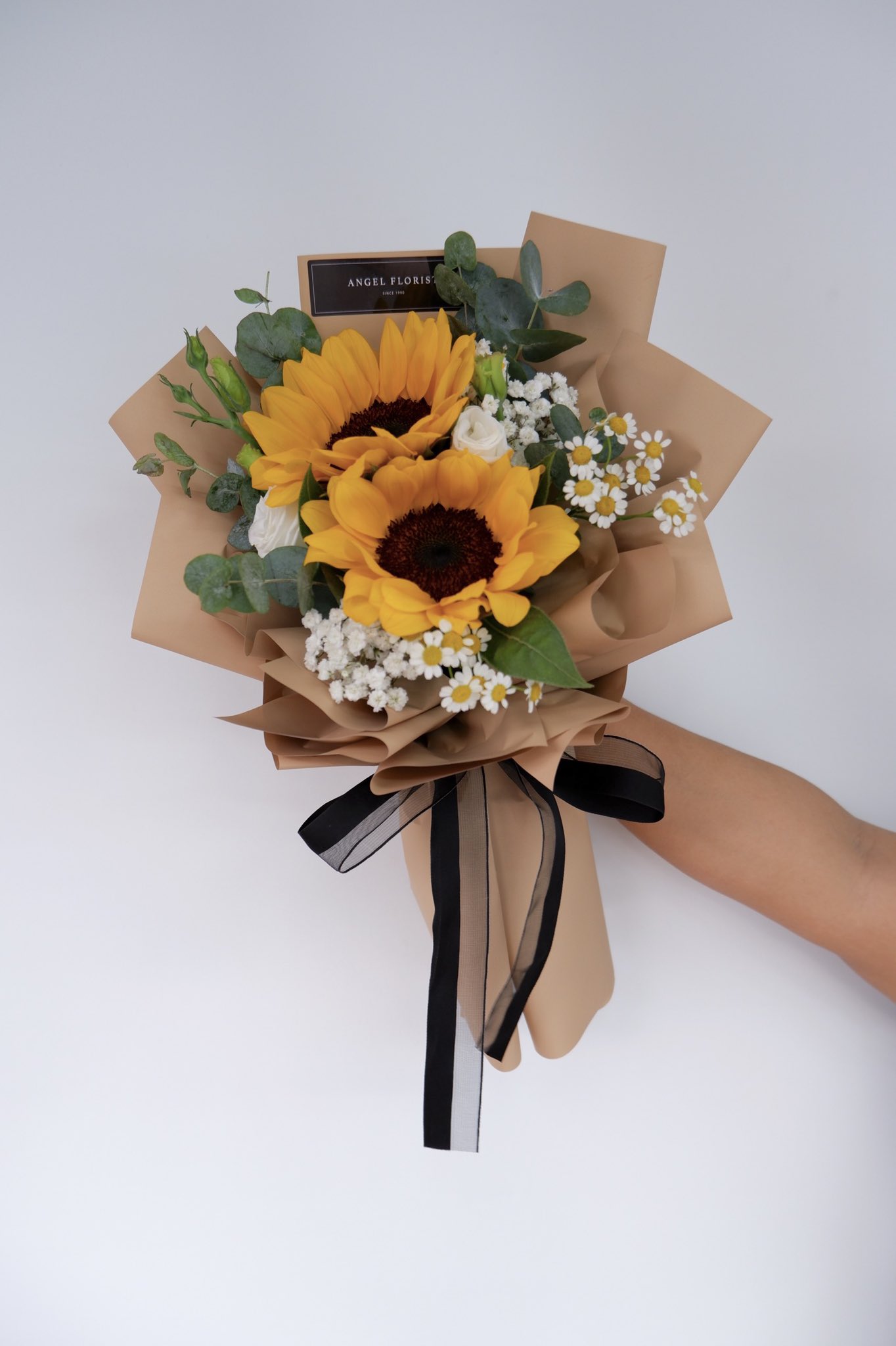 Twitter 上的www Angelflorists Com Twin Petite Sunflower Rm 105 Sunflower Eucalyptus Eustoma White Pink Babybreath Matricaria Brown Color Cocotina Gift Card Write Message 向日葵花束 韩式花束 新款花束 Matricariabouquet Babybreath