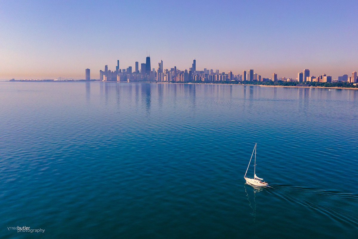 Early Bird Sail.  Friday morning on Chicago's Lake Michigan.  #weather #news #ilwx #chicago