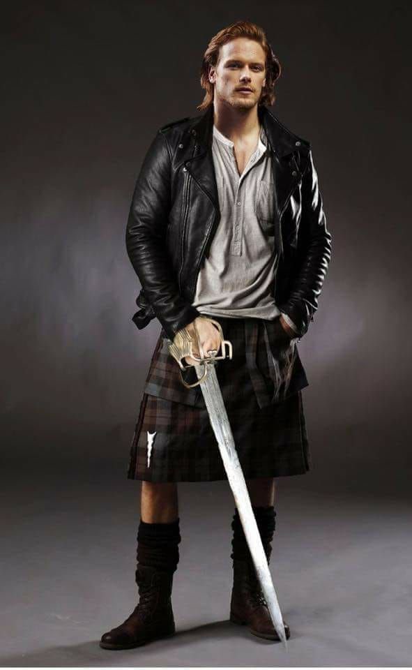 LindaHinson_1's tweet photo. @bridgetNsusie @bhdinehart @SusieQZeeLove #TheBridgetAndSusieShow #KindnessStartsWithASmile #PassionForSebastian #GimmeSomeJimmy #KiltDaddyFriday #DarkSamDay https://t.co/p8CnffbHe0