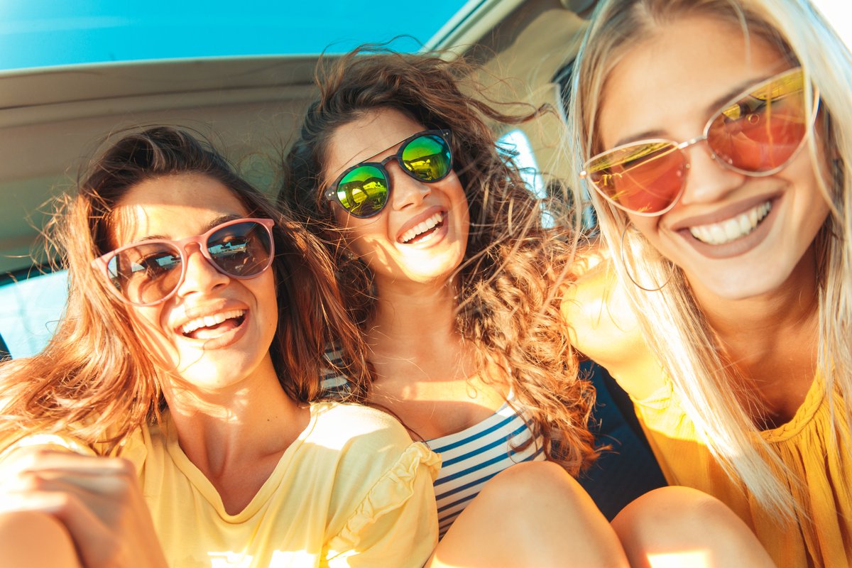 Protege tus ojos de los rayos UVB/UVA, no te expongas sin tus gafas de sol.
Y ahora con un 50 % en la segunda unidad de sol o GRATIS!!. Visítanos y elige tus favoritas.
(Consulta condiciones detalladas en óptica)
#tusaludnuestrocompromiso #mioptico #sol #gafas #moda #protegete