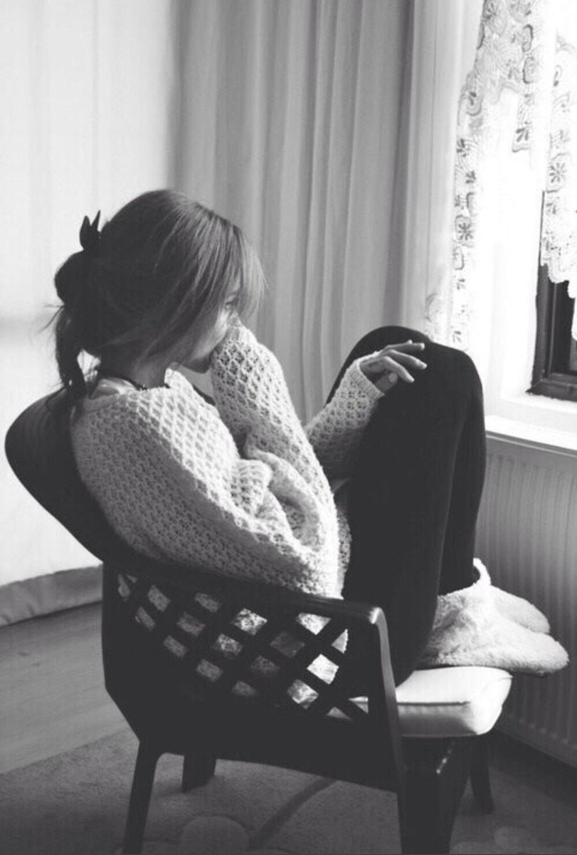 b0n_b's tweet photo. #علاقة_رومانسية "لستَ مُلزَمًا بإجبار نفسك على من لا تجد بينك وبينه لغة تفاهم مشتركة، من لا يناسبك وعالمه لا يتقاطع مع عالمك، ليس شرطًا أن يكون سيئًا لكنك ببساطة لا تجد الانسجام معه، واعلم بأن الحياة مليئة بمن تنشرح روحك لهم، وتكون كما أنت معهم." https://t.co/oIve5dxmrL