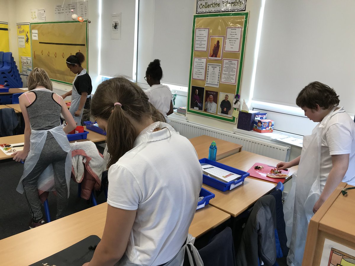 ClassroomK's tweet photo. π€© CK was back in action yesterday!π€©
Socially-distanced cooking sessions for all ages! π
Get in touch to get us in school by emailing: admin@classroom-kitchen.co.uk
#GetCooking #CKrecipes #CKCookOff #Backtoschool https://t.co/h33Ux4tT0B