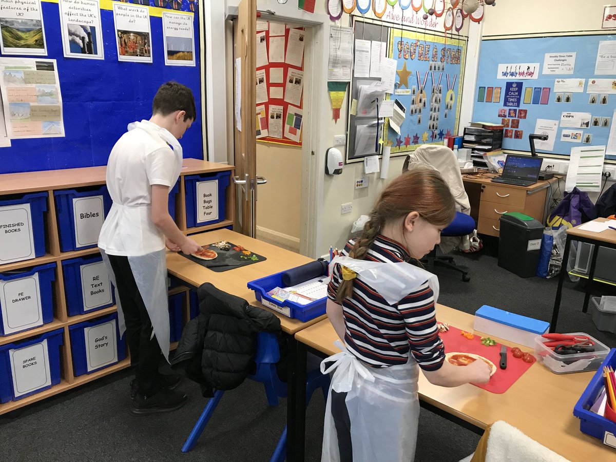 ClassroomK's tweet photo. π€© CK was back in action yesterday!π€©
Socially-distanced cooking sessions for all ages! π
Get in touch to get us in school by emailing: admin@classroom-kitchen.co.uk
#GetCooking #CKrecipes #CKCookOff #Backtoschool https://t.co/h33Ux4tT0B
