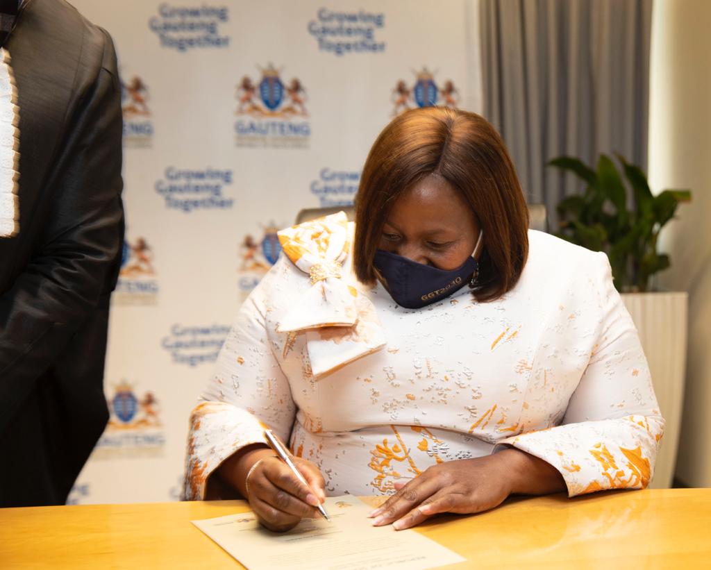 gpgSocDev's tweet photo. Dr Mokgethi being sworn in as MEC for @gpgSocDev

We welcome you MEC Mokgethi 😄🙏👏✊ #GrowingGautengTogether https://t.co/9842YOUZhp