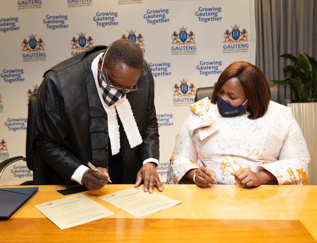 gpgSocDev's tweet photo. Dr Mokgethi being sworn in as MEC for @gpgSocDev

We welcome you MEC Mokgethi 😄🙏👏✊ #GrowingGautengTogether https://t.co/9842YOUZhp