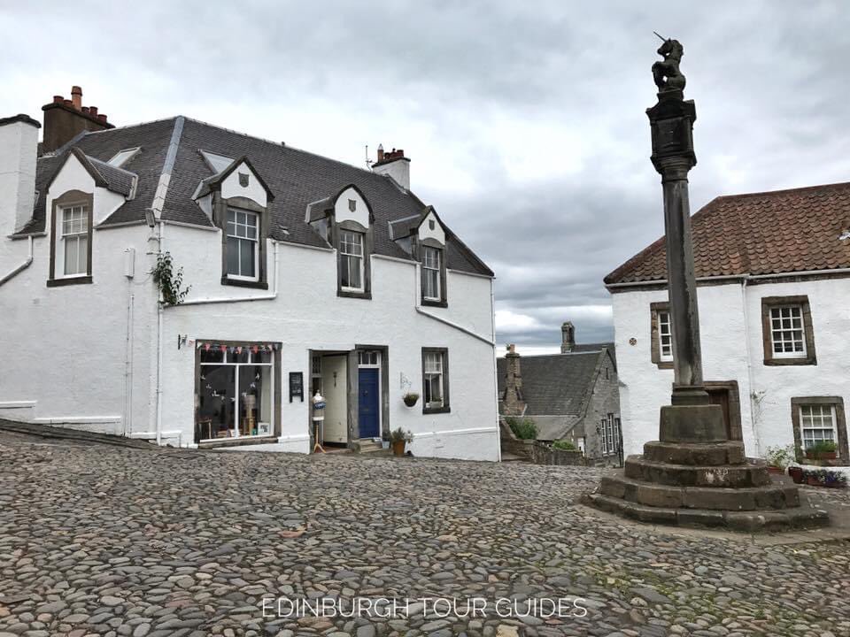OutlanderTours's tweet photo. #Culross with no cars, always nice to see. https://t.co/74l26fc2vG