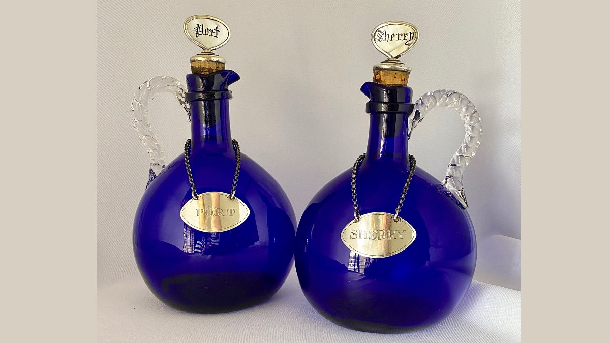 A striking Pair of 19th Century Bristol Blue Decanters offered for sale from Jo Brayshaw: buff.ly/30W8xLp
@jo1brayshaw
 #antiquedecanters #antiqueglassware #antiquebottles #loveantiques