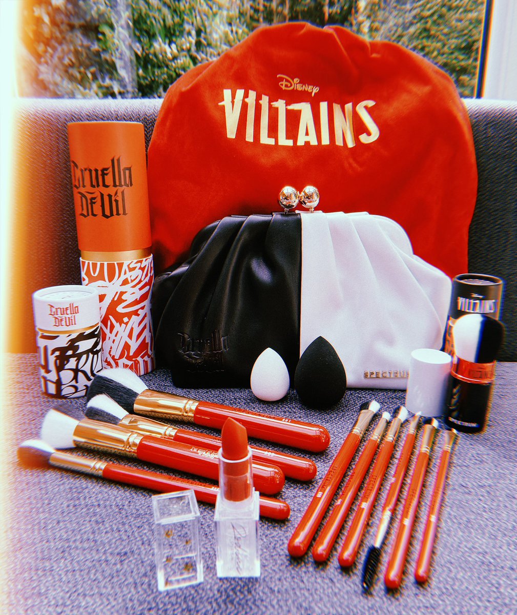 alexie_bee's tweet photo. Happy @Spectrumbrushes delivery day to ME! π #spectrumxdisney https://t.co/G4HDIMmpDA