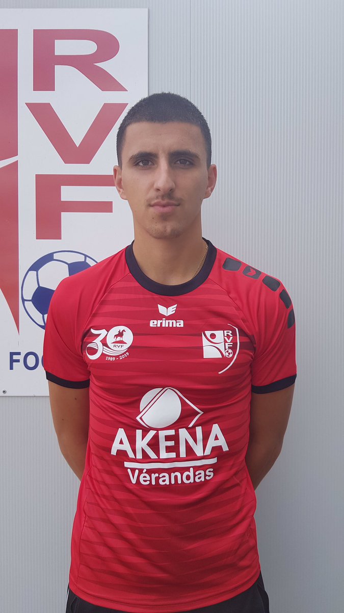LaRocheVF's tweet photo. ⚽⚠️ [N3] ⚠️⚽️ Lucas DUPOUY signe à LA ROCHE VF pour renforcer la défense yonnaise 

#LRVF #N3#UnClubAuCoeurDuJeu https://t.co/3TvwgnDD0G