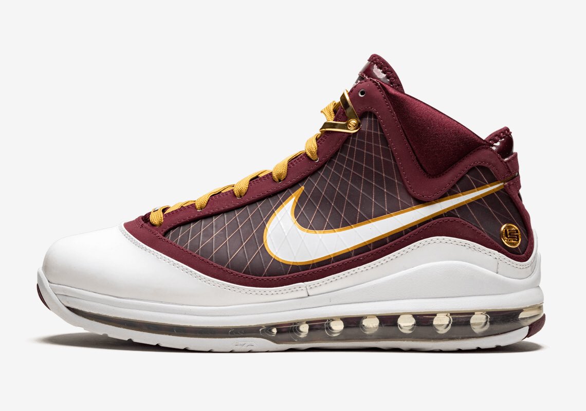 KarateKickz23's tweet photo. 🔜🔜🔜 #RetroBrons #FSUKicks https://t.co/9KcWnrp51j