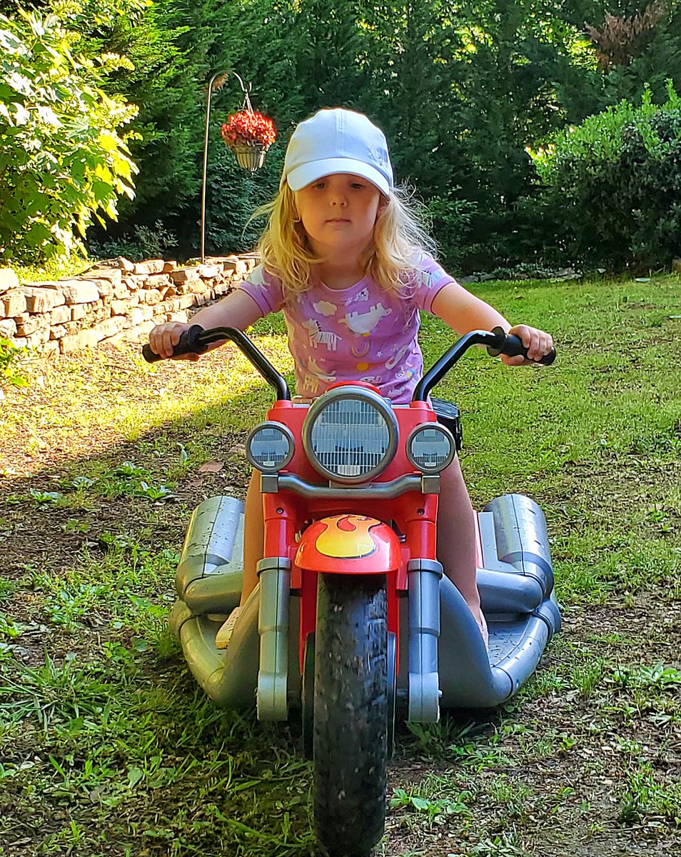WadeTracy22's tweet photo. Just cruisin' at Papa's and Gammie's #NorahMae https://t.co/27UfOVuxlB