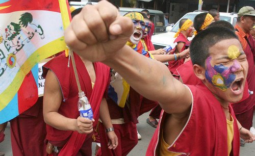 Come fellow Tibetans, let’s rise together.
Let’s go for Freedom – we can be Free!
Let’s fight for Freedom – TIBET WILL BE FREE
L Tsering
#Tibet