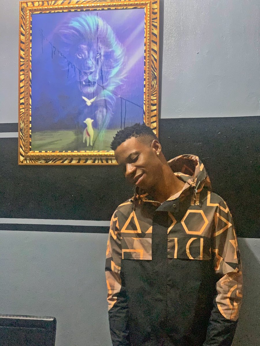 Badbwoymars's tweet photo. They don’t know what is like to live to see today.. It’s all by the Grace of God.!TGIF💯🙏❤️ #inspiration #GodIsGreat #FridayMotivation #seyi #BurnaBoy #niniola #runtown #davido #twelve02media #simplemagazine #crayone #wizkid #sonyjojoent #BlackLivesMatter https://t.co/HtOInTm13h