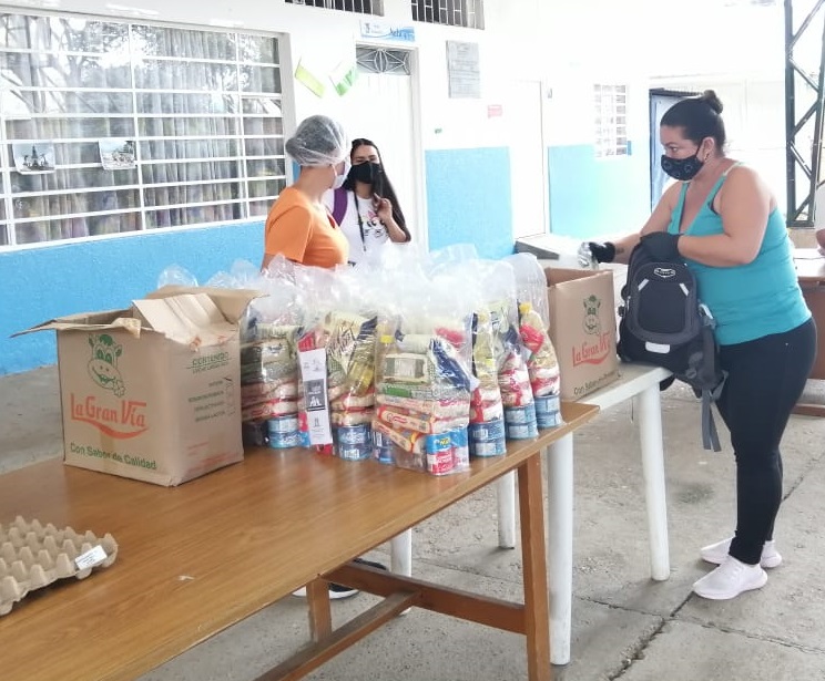 👉👧🧒Personería de Fusagasugá realiza seguimiento a la jornada de entrega de las raciones para preparar en casa de acuerdo al cronograma establecido por la Secretaría de Educación Municipal.👩‍🏫