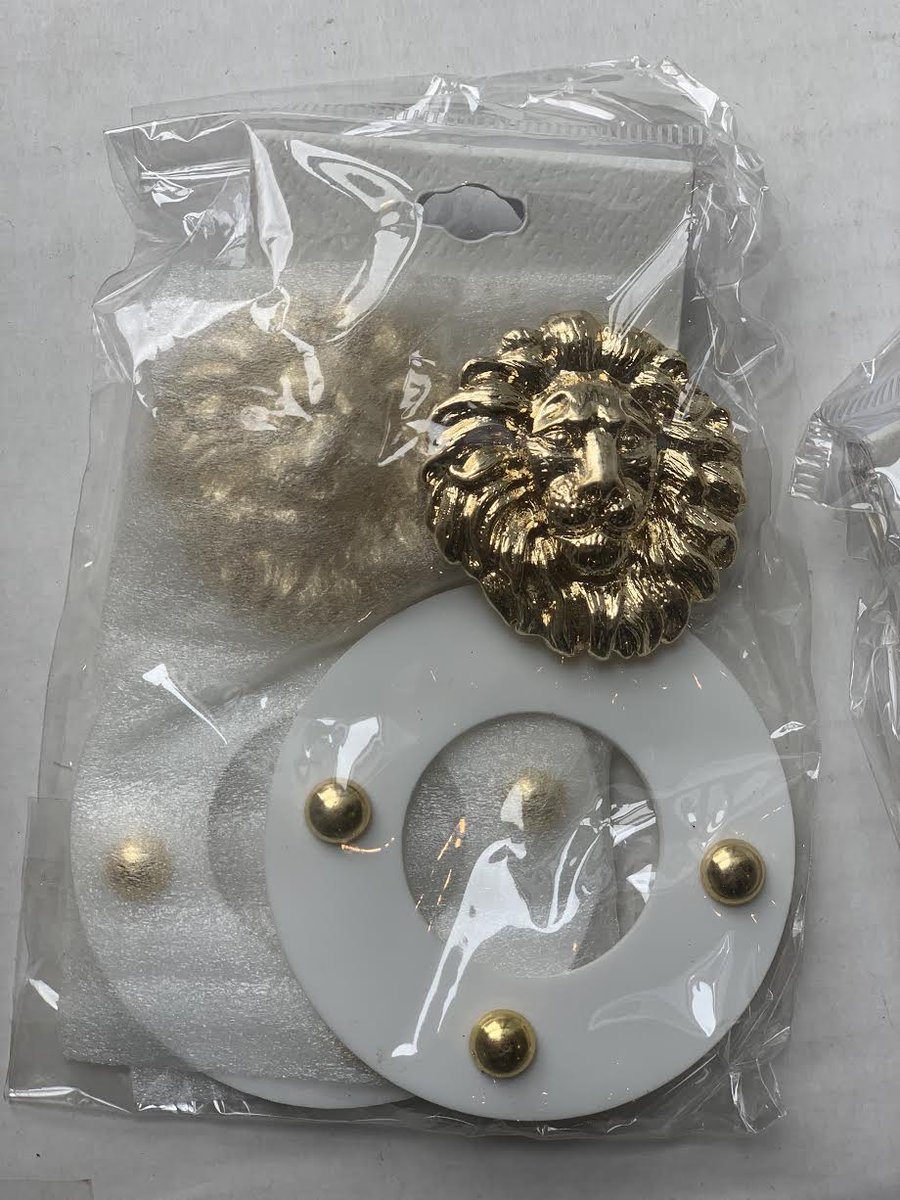 Get your swag on too with this sexy and sophisticated urban glam lion acrylic earrings
• Great for both day and evening look
• Material: Acrylic
• Size: 4 inches drop
We ship worldwide
sosexyfashion.com/j-adore-lion-a…
 #Earrings #Jewellery #sosexyfashion #celebfashion #fashionstatement