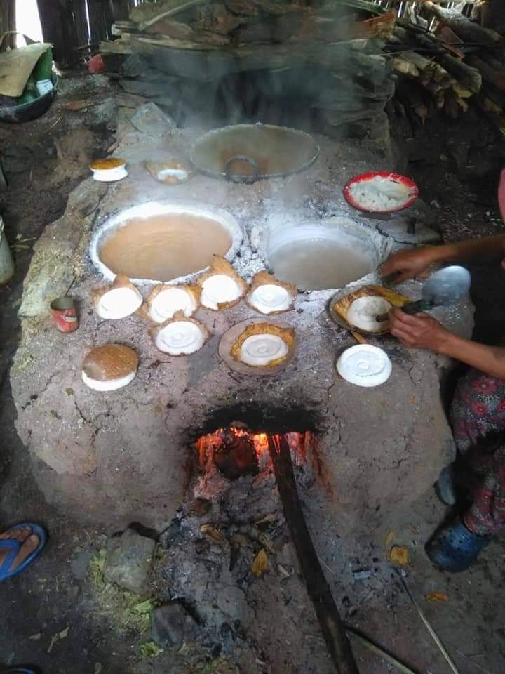Nakro_Jojo's tweet photo. #LocalSalt production centre at Hutsu village (Kroshi) in Phek dist #Nagaland.
This nature's gifted spring salt contain lots of iodine & the #Nagas consumes this salt without any health hazards.
This salt is found both in solid packed & the natural liquid.
Photo by:Neiphre Kotso https://t.co/saDDXFWJIJ
