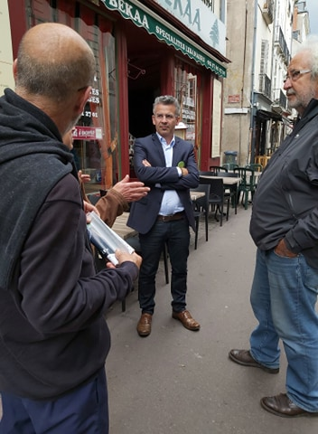 EmmanuelDenis37's tweet photo. Aujourd'hui, rencontres avec les commerçants et riverains des rues Colbert, Scellerie, du Commerce et de la place de la Résistance pour leur présenter notre projet d'Estivales commerciales les week-ends de juillet et août. 
ℹ️ Plus d'infos :  https://t.co/HEs5Asahqy https://t.co/vZPdyEz4b5