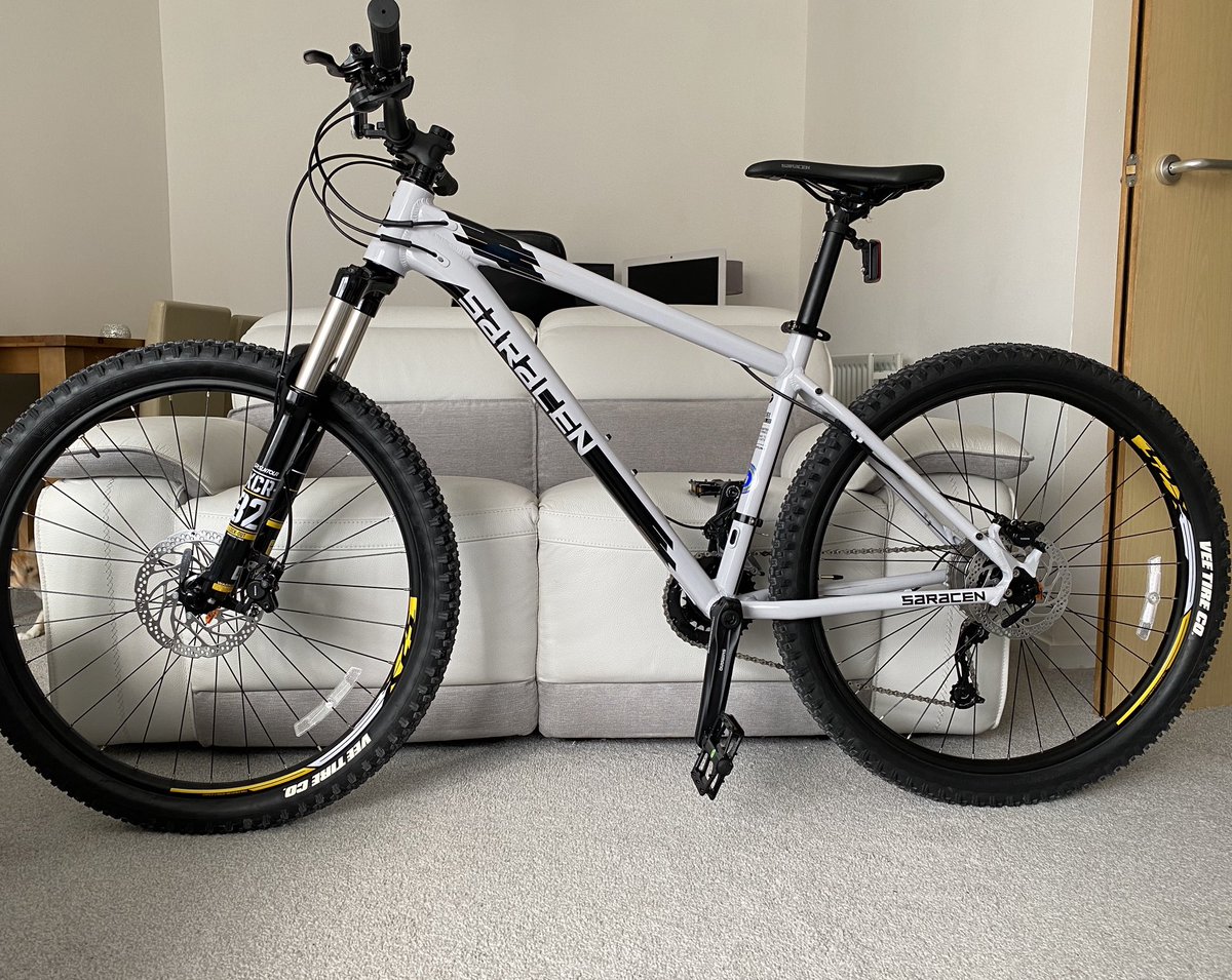 Glasgow_Jim_'s tweet image. That’s me picked up my bike thanks to ⁦@SimonCommScot⁩ #CycleScheme 

After only riding it home from the shop down the street, I’m thinking I may need to invest in some padded shorts.