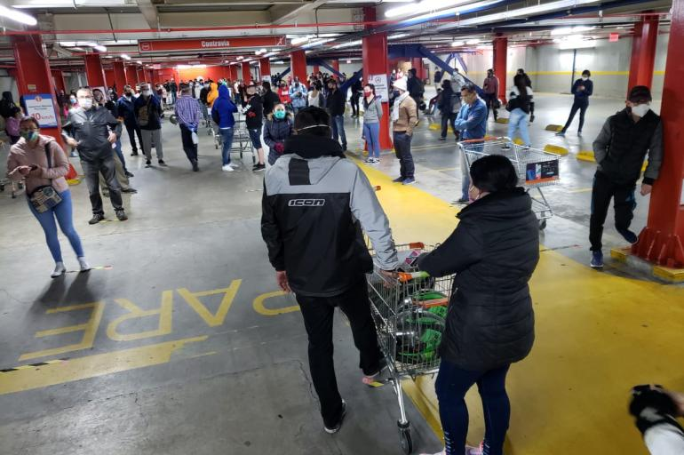 RAMIROMARRA's tweet photo. El Gobierno colombiano decreto tres días sin IVA este año, con el fin de darle un impulso al sector empresarial del país que se ha visto afectado por la pandemia del coronavirus.

Lo interesante es que no se podrá pagar en efectivo, solamente a través de tarjetas débito/crédito https://t.co/pnipq93jCU