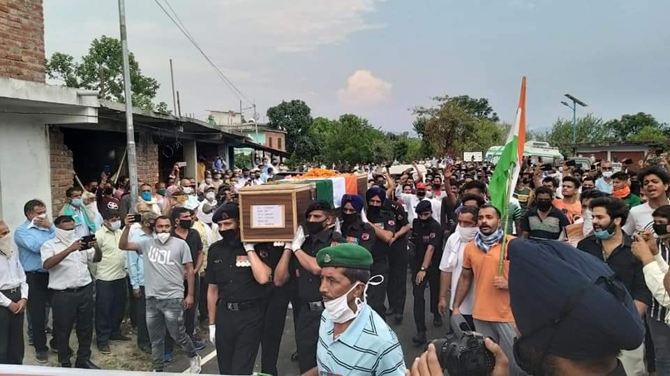 arjit_sen's tweet image. On this rainy day, perhaps even the gods were crying for taking a boy so young.Barely 21 years old Sepoy Ankush Thakur from 3 Punjab may have sacrificed his life at Galwan valley, but he surely has inspired many more to serve the nation. #GalwanValley #VerrBhoomi #HimachalPradesh