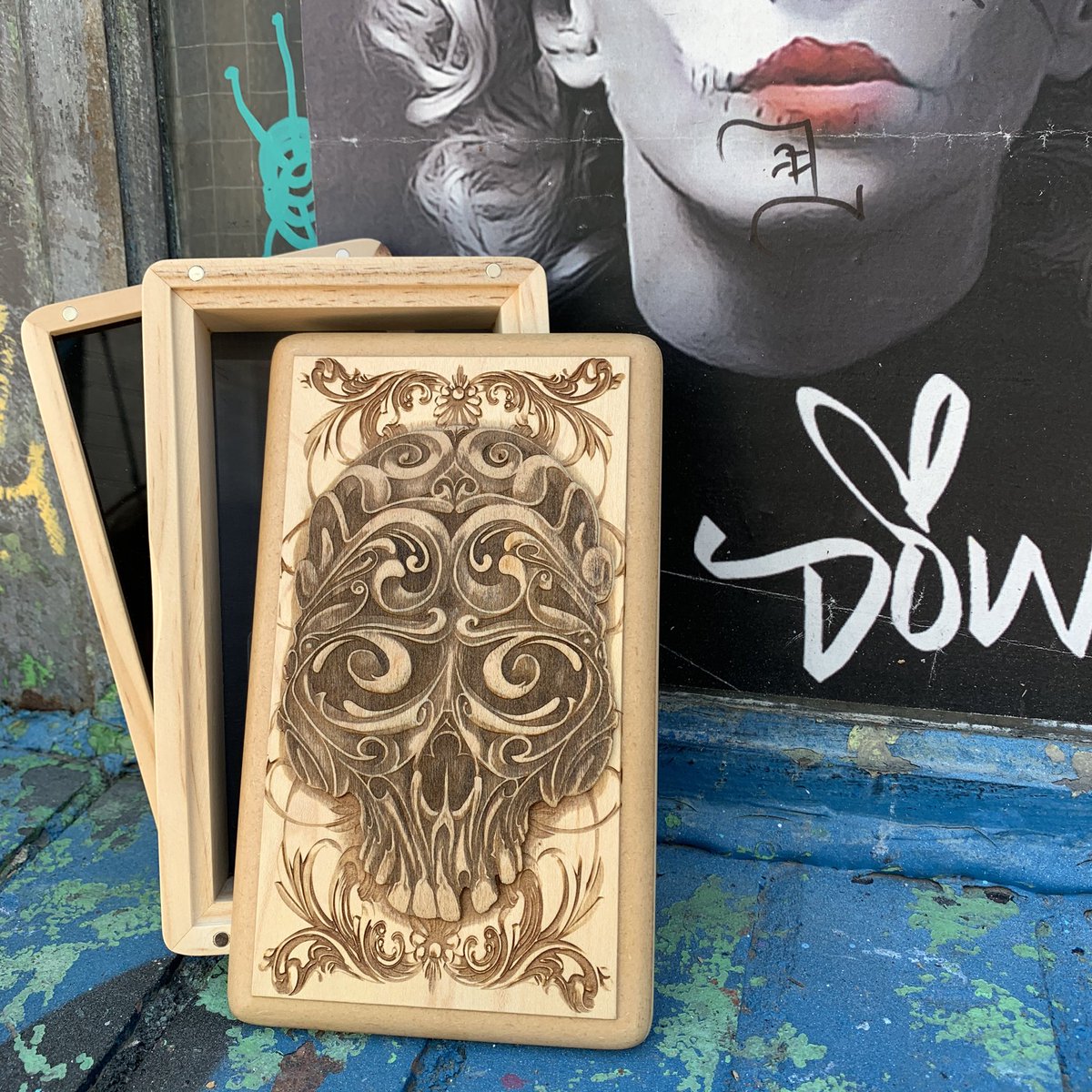 HBoxes420's tweet photo. @CaehlenTayler Depending on what state you are in - maybe your clients would benefit from a little 💨💨 pass... 
.
I laser engrave #Ryot screen boxes and dugouts with my digital designs.

I appreciate all visits to my #420friendly ETSY shop: https://t.co/hhiGyGwFnN https://t.co/0yTGTyuwF5