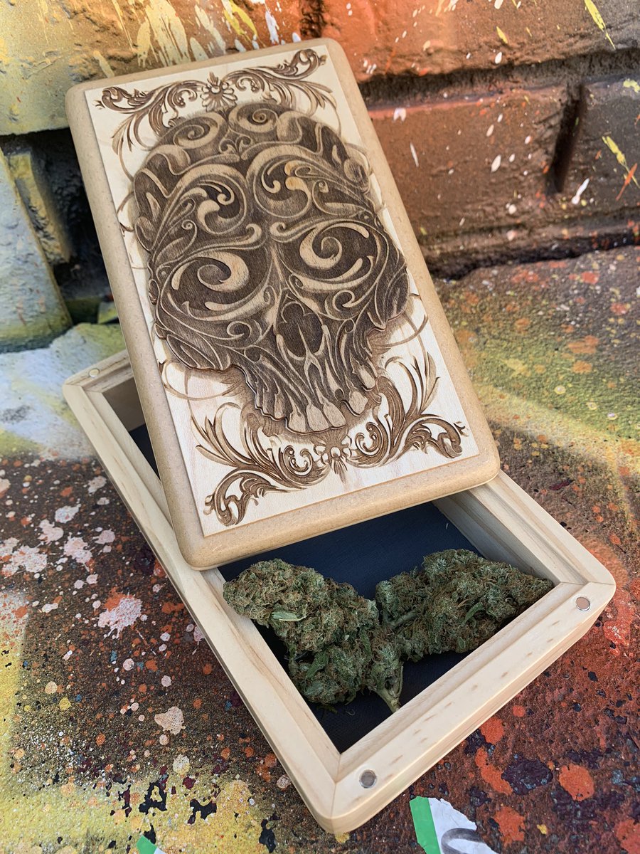 HBoxes420's tweet photo. @CaehlenTayler Depending on what state you are in - maybe your clients would benefit from a little 💨💨 pass... 
.
I laser engrave #Ryot screen boxes and dugouts with my digital designs.

I appreciate all visits to my #420friendly ETSY shop: https://t.co/hhiGyGwFnN https://t.co/0yTGTyuwF5
