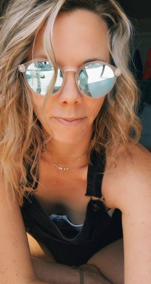 robynkndy's tweet image. Summer starts this weekend.
It's official. We've spent all of Spring social distancing.
Atleast no one's panic buying toilet paper anymore 😂🚽
Wear your SPF, fuck racism. 
#goodbyespring #toronto