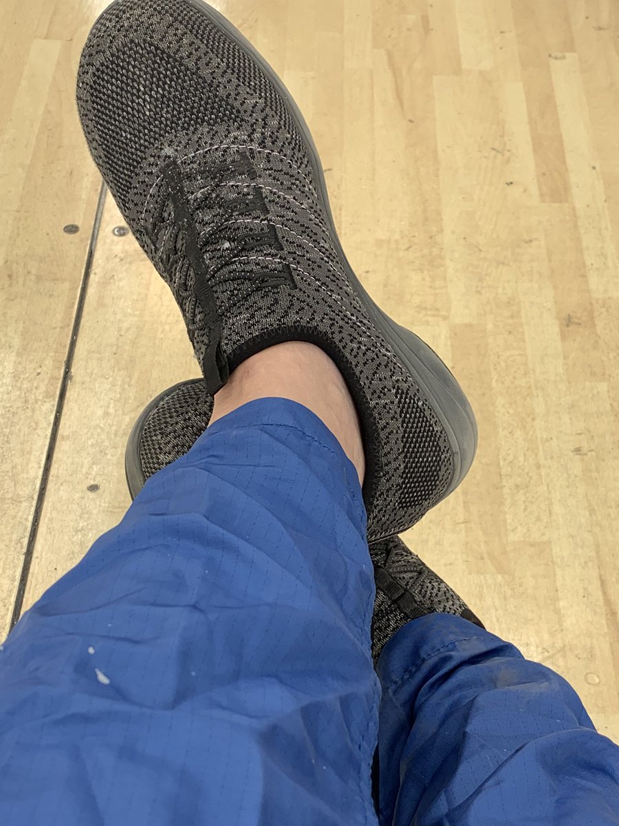 Jolayne75's tweet photo. I forgot my socks today so I have to wear my steel toes like this 🤢 #sogross #mypoorfeet https://t.co/eO8Cf7hJ4k