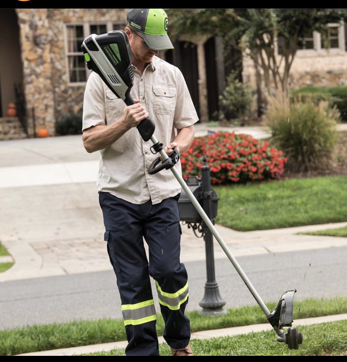 socalgreenworks's tweet photo. No fumes to worry about here! Greenworks offers a large variety of commercial products to suit your landscaping needs! #gogreen #nogas #greenworks #battery #landscaping https://t.co/IPrVGJFDk5