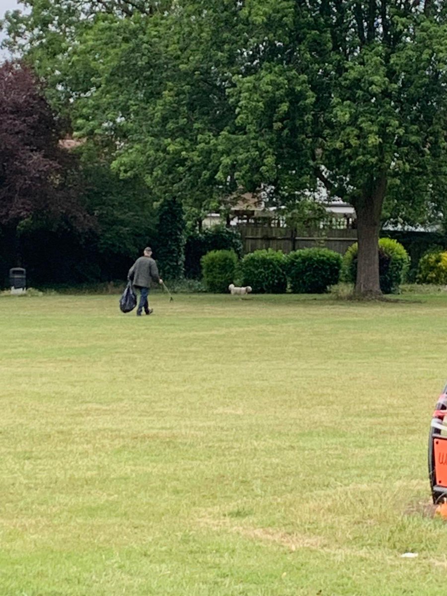 harrowonline's tweet photo. A fine example of our #HelpingHarrow campaign 👏
“These two nice people (husband and wife) are cleaning Priestmead Park every morning in this lockdown. Can you share Harrow Online? I am thankful” https://t.co/ZGTSodN8fo
