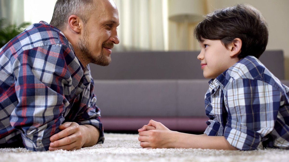 SimmsMann's tweet photo. "Experts have found that giving kids positive rather than negative attention is much more effective in changing behavior". Important article from @ChildMindInst about the power of #positive #parenting. Full read here: https://t.co/Qkb6CMOEJw https://t.co/LlyucK4qoH