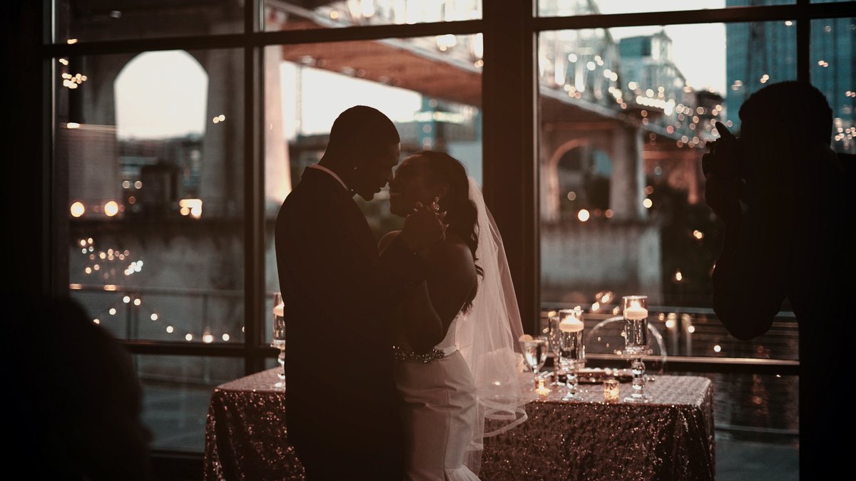 TheRentedEvent's tweet photo. This couple is on 🔥 Tag your BFFs who would like this....

Follow @therentedevent

#weddingphotographer #brideandgroom #weddinginspiration #sensual #couplegoals #loveintentionally https://t.co/FpYXc5fNGP