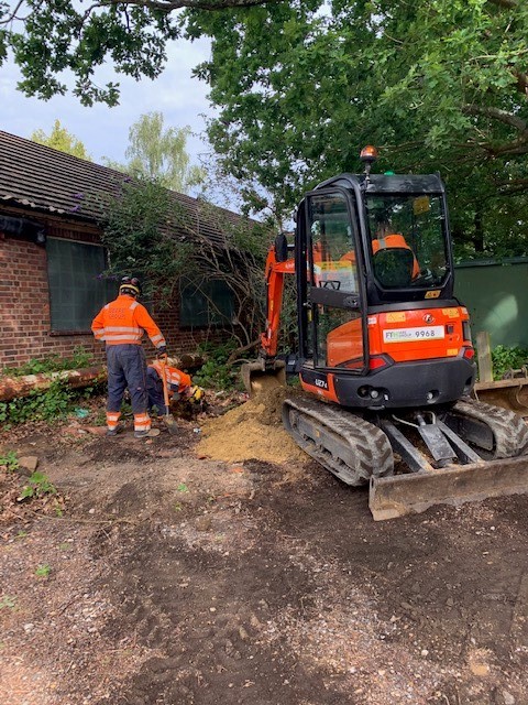 BeereGroup's tweet photo. Our specialist live services #groundwork's team are back doing what they do best - Finding, tracing and proving multiple services that unsurprisingly aren’t shown on any site diagrams!! https://t.co/y4KoeRKdxc https://t.co/V2Ze1jRJin