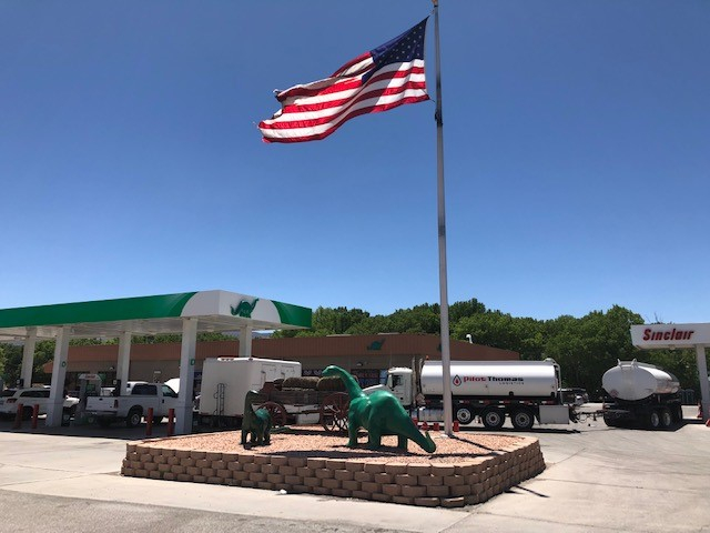 SinclairOilCorp's tweet image. Happy Friday!

#FuelDelivery #PilotThomas #SinclairOil #SinclairDINO #Alamo