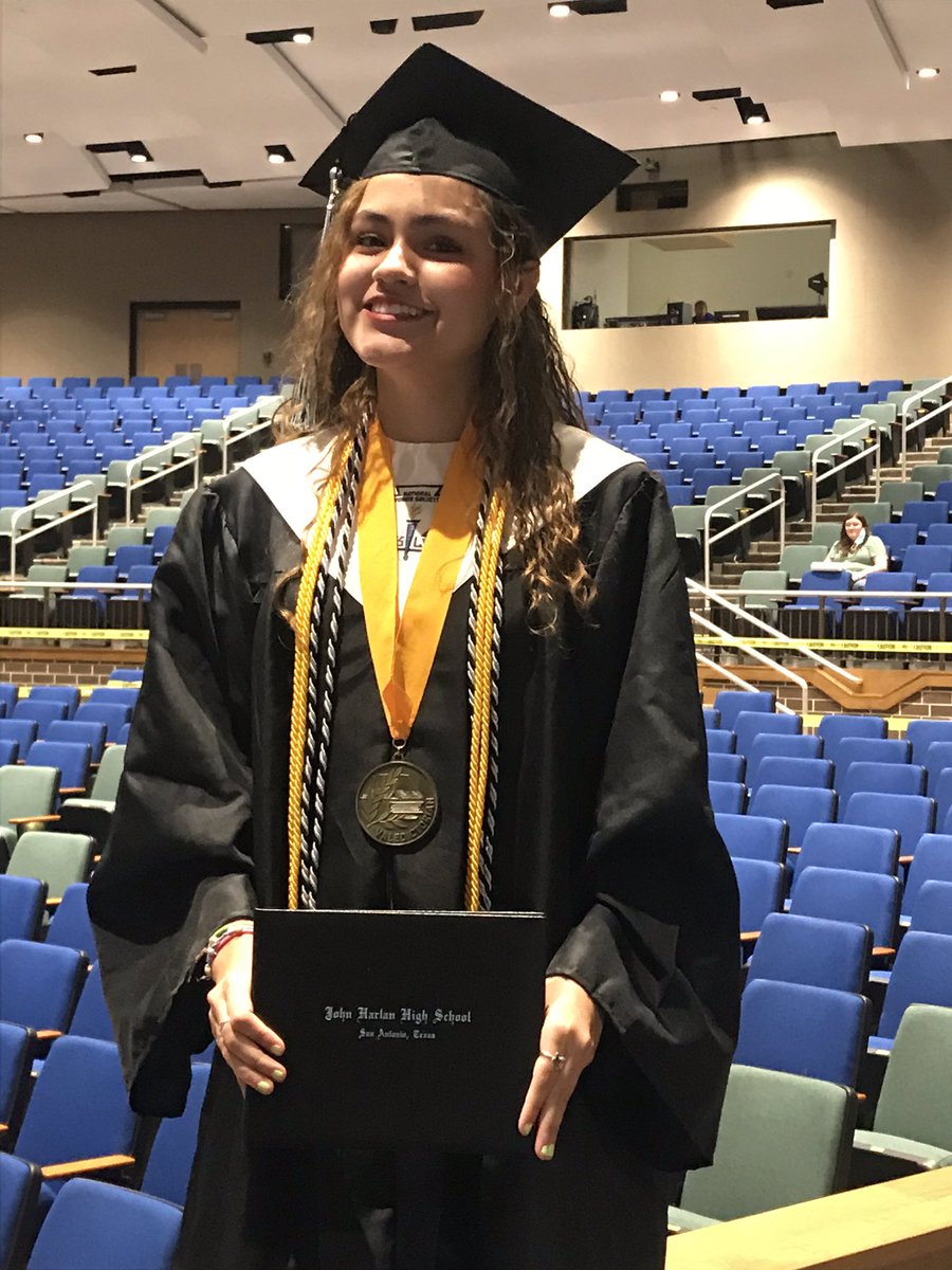 NISDHarlan's tweet photo. Congratulations! Harlan Class of 2020 Valedictorian . Danielle Erin Sotelo. #HHTalonsup https://t.co/RlNqlcU2Zy