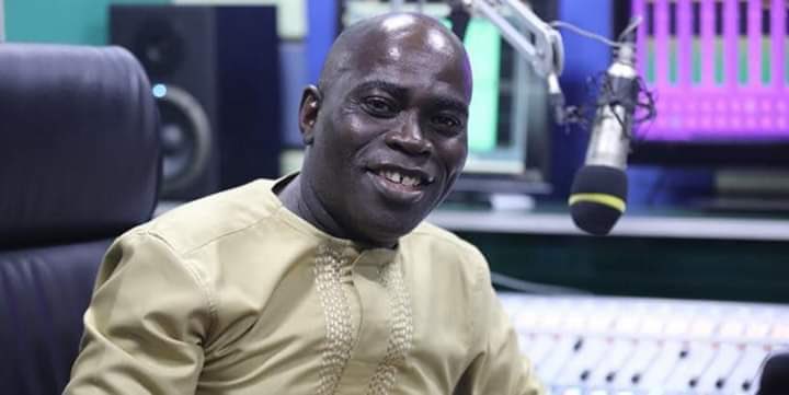 hellofm1015's tweet photo. We are deeply saddened to announce the sudden demise of our beloved Presenter/Newscaster Nana Agyei Sikapa who has passed on just this afternoon. 

May his gentle soul find rest #RIPNanaAgyei 💔💔💔😭😭 https://t.co/f44e59fBMt