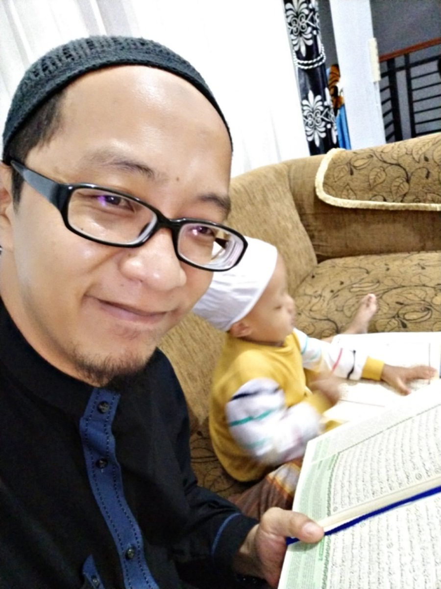 Mana tadi yang #OpenBooking guru ngaji...duduk samping gua sinih anak gua nih harus sampe jadi hafiz😂