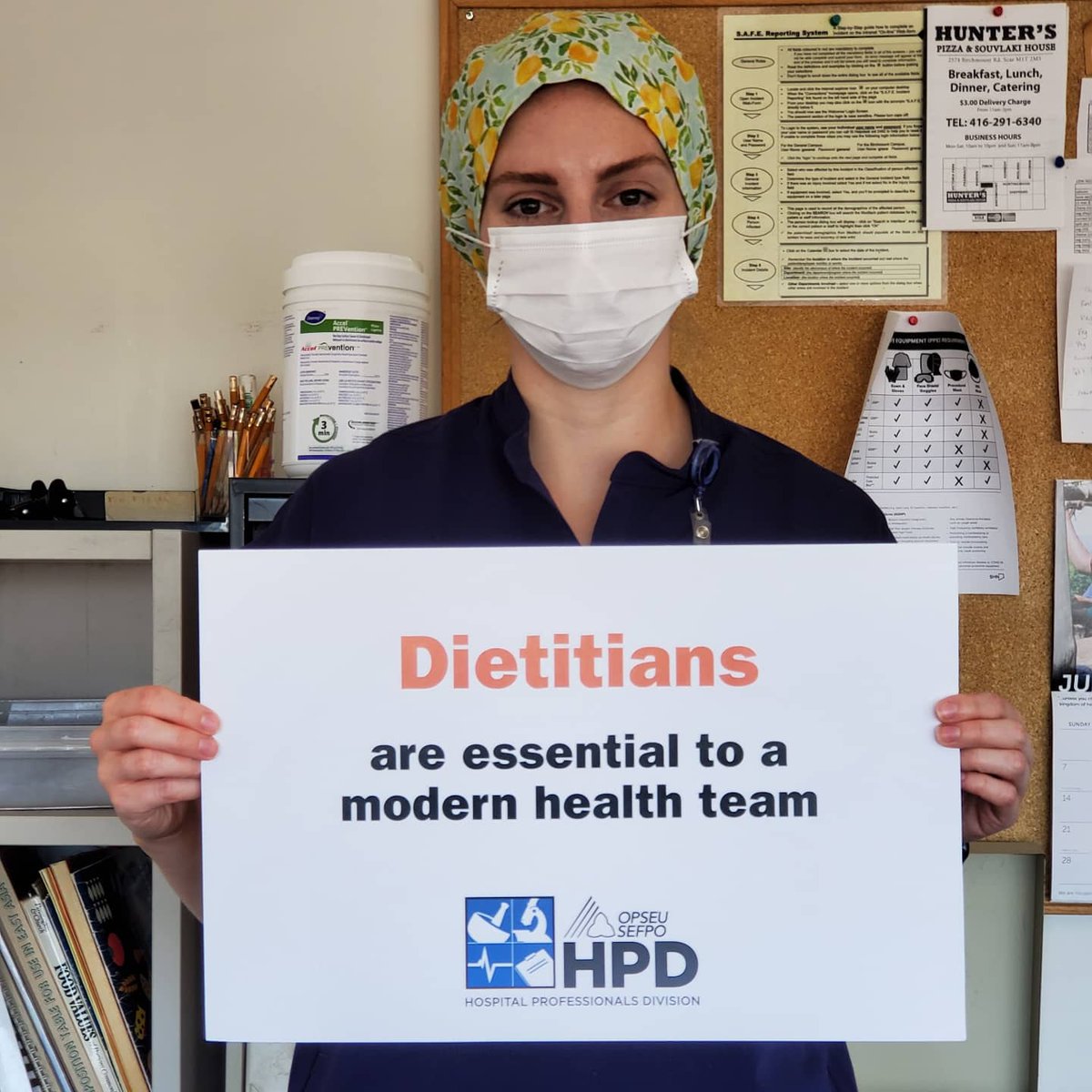 KingsleyKwok's tweet photo. Round 2: Scarborough hospital workers are protesting lack of #pandemicpay. #WeAreEssential #OneTeam We want #pandemic pay equality. #onpoli #Ontario #Toronto #ScarbTO #OPSEU https://t.co/91S20Sno4f https://t.co/25ISE3jdQz