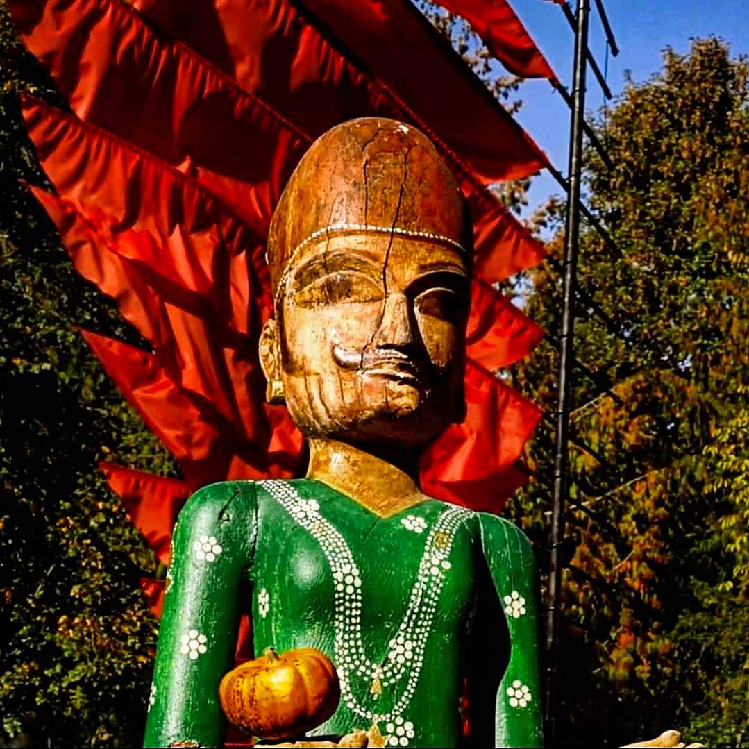 SlavasJourney's tweet photo. Here are some snaps of some Asian statues at Slava's house 😍
.
(NEW FILM)
"Slava's Journey : Secrets Of Snow"
.
.
#BlueCanaryFilms #newfilm #slavasjourney #secretsofsnow #film #newmovie #SlavaPolunin #slavassnowshow #snowshow #theatre #Russia #LeMoulinJaune #statues #india https://t.co/oTTgAFfcv9
