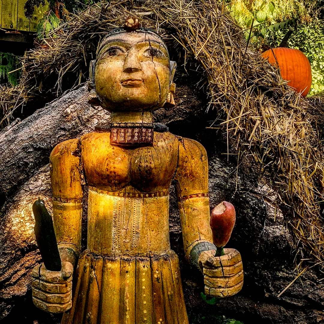 SlavasJourney's tweet photo. Here are some snaps of some Asian statues at Slava's house 😍
.
(NEW FILM)
"Slava's Journey : Secrets Of Snow"
.
.
#BlueCanaryFilms #newfilm #slavasjourney #secretsofsnow #film #newmovie #SlavaPolunin #slavassnowshow #snowshow #theatre #Russia #LeMoulinJaune #statues #india https://t.co/oTTgAFfcv9