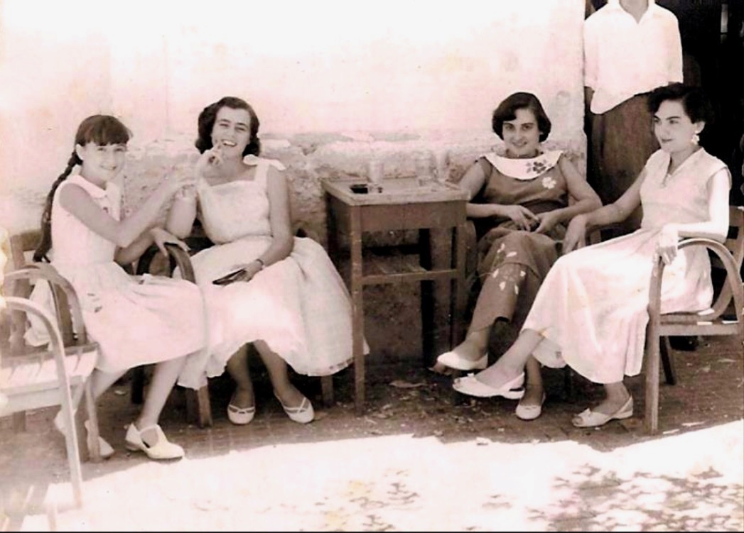 bakrim2000's tweet photo. @Moorskingdom Relaxing and enjoying themselves on the terrace of "Café de la Paix".
The good days!
Les beaux jours! #FemmeduMaroc https://t.co/oxSy83uzeb