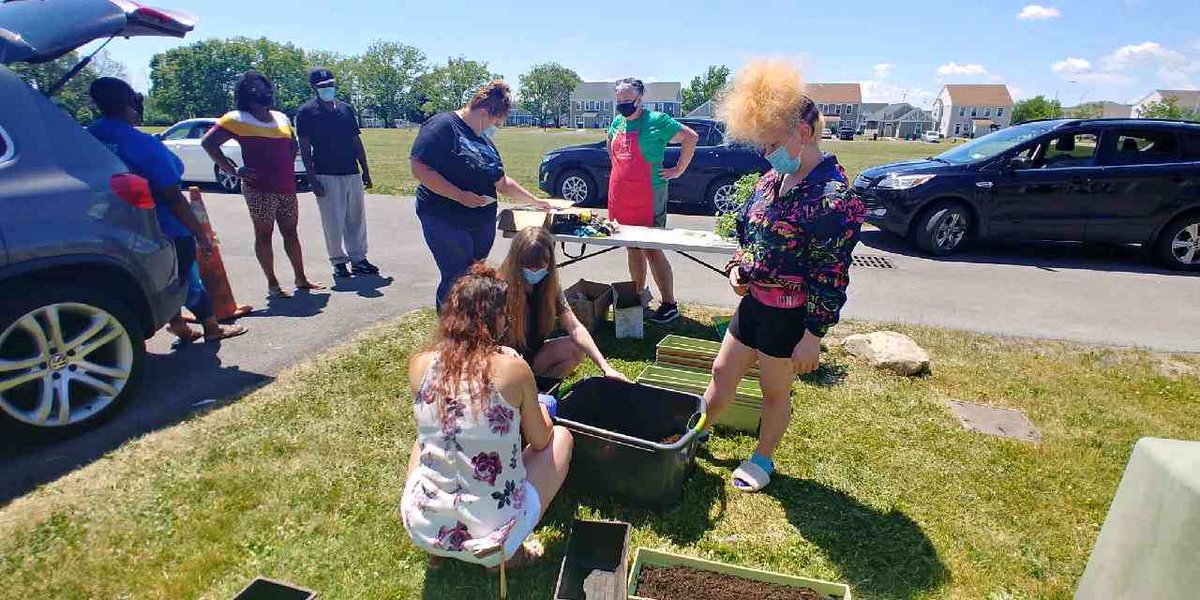 HealthierNF's tweet photo. Garden workshop went well. Served 17 residents with materials to grow their own vegetables. We and @cceniagara will continue these efforts to help our community alleviate food disparities 💚❤️💙💜✌🏿🙏🏿✊🏿 https://t.co/OIqmREXEtB