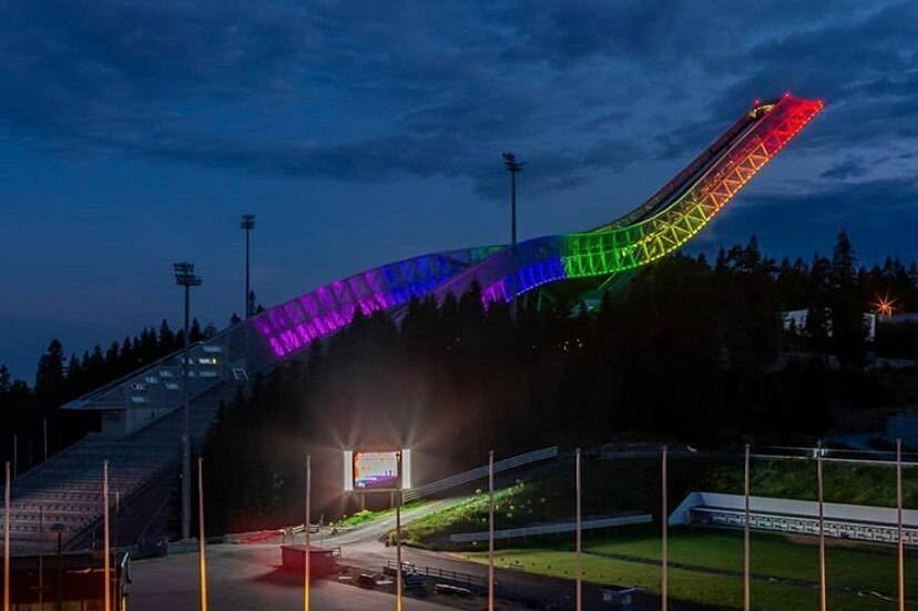 VisitOSLO's tweet image. Holmenkollen ski jump is dressed up for Pride. Even though there is no parade this year Pride Month is still on in Oslo 🏳️‍🌈 #visitoslo #pride 
Photo by @tovelauluten instagr.am/p/CBoOp2LAU-5/