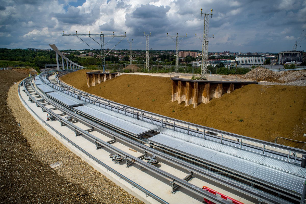 baralos1973's tweet image. Lots of progress made by @VFK_LutonDART on the #LutonDART in the 12 weeks (!) since I was last on site. Guideway structure installation now progressed all the way from Parkway Station to beyond the @LDNLutonAirport access bridge.

#thisisCivilEngineering