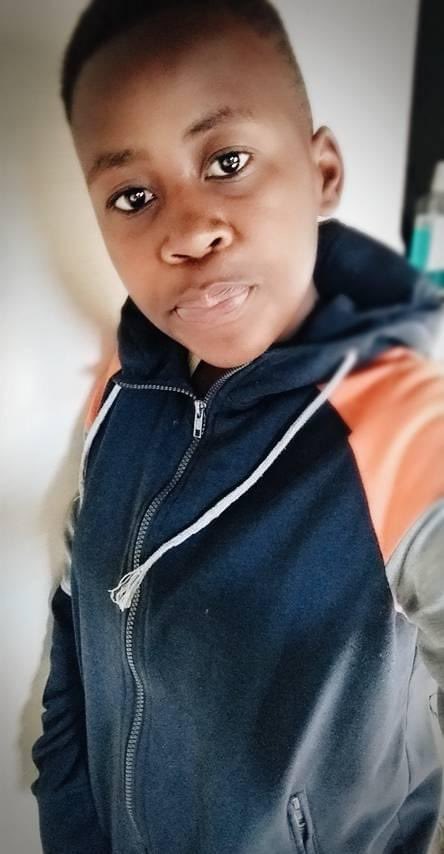 tumievee's tweet photo. Hi, please help us find my lil sister her name is Busisiwe Twala Sibanyoni she was last seen leaving her house @ Emoyeni wearing a red jersey and black Ellis track pants 
She’s been missing since June 16 ,2020 anyone who  has  seen her contact please  contact us on:0659340849 https://t.co/4yxrATwlIo
